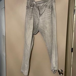 Gray wash curvy profile skinny jeans